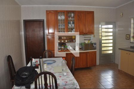 Casa à venda com 280m², 4 quartos e 6 vagasCozinha