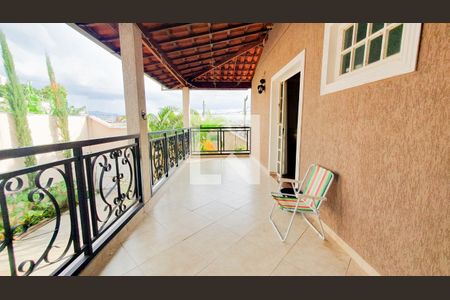 Casa à venda com 350m², 4 quartos e 3 vagas Casa à venda com 350m², 4 quartos e 3 vagasVaranda 02
