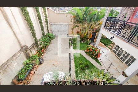 Casa à venda com 350m², 4 quartos e 3 vagas Casa à venda com 350m², 4 quartos e 3 vagasVista