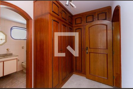 Apartamento à venda com 354m², 2 quartos e 4 vagas Apartamento à venda com 354m², 2 quartos e 4 vagasCloset - Suíte 2