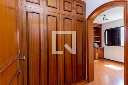 Apartamento à venda com 354m², 2 quartos e 4 vagas Apartamento à venda com 354m², 2 quartos e 4 vagasCloset - Quarto 2