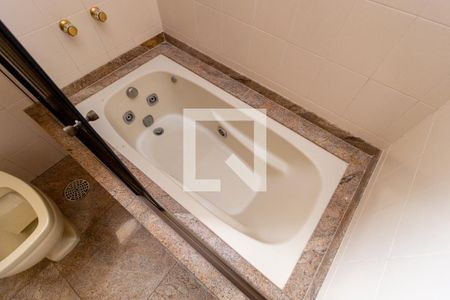 Apartamento à venda com 354m², 2 quartos e 4 vagas Apartamento à venda com 354m², 2 quartos e 4 vagasDetalhe Banheiro - Suíte 2