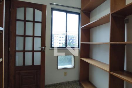 Apartamento à venda com 124m², 3 quartos e 2 vagas Apartamento à venda com 124m², 3 quartos e 2 vagasQuarto de Serviço