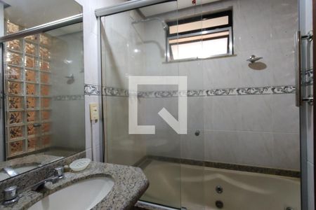 Apartamento à venda com 124m², 3 quartos e 2 vagas Apartamento à venda com 124m², 3 quartos e 2 vagasBanheiro da Suíte