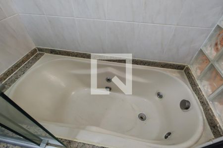 Apartamento à venda com 124m², 3 quartos e 2 vagas Apartamento à venda com 124m², 3 quartos e 2 vagasBanheiro da Suíte