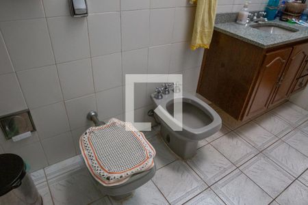 Casa à venda com 300m², 4 quartos e 5 vagasBanheiro da Suíte