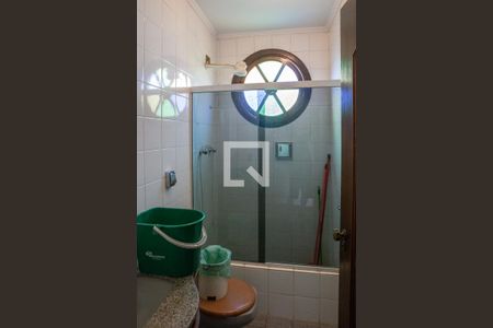 Casa à venda com 300m², 4 quartos e 5 vagasEdícula - Banheiro