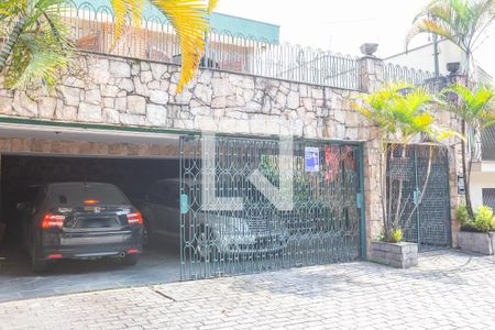 Casa à venda com 300m², 4 quartos e 5 vagasFachada