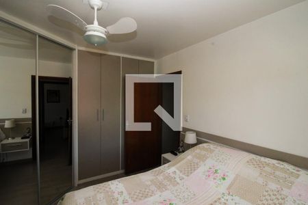 Casa à venda com 254m², 4 quartos e 6 vagas Casa à venda com 254m², 4 quartos e 6 vagasQuarto 3