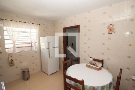 Casa à venda com 254m², 4 quartos e 6 vagas Casa à venda com 254m², 4 quartos e 6 vagasCozinha 2