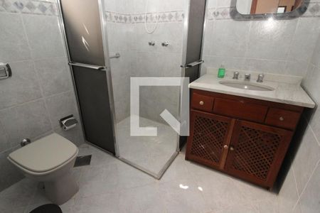 Casa à venda com 254m², 4 quartos e 6 vagas Casa à venda com 254m², 4 quartos e 6 vagasBanheiro da Suíte