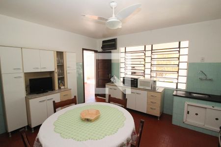 Casa à venda com 254m², 4 quartos e 6 vagas Casa à venda com 254m², 4 quartos e 6 vagasCozinha 1