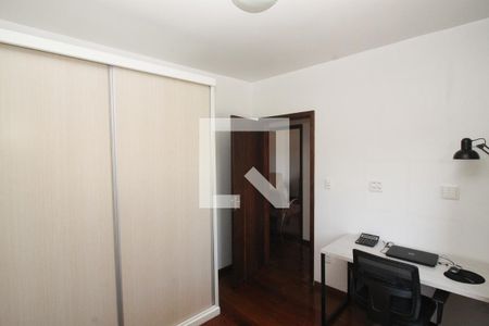 Casa à venda com 254m², 4 quartos e 6 vagas Casa à venda com 254m², 4 quartos e 6 vagasQuarto 2