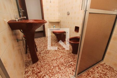 Casa à venda com 254m², 4 quartos e 6 vagas Casa à venda com 254m², 4 quartos e 6 vagasBanheiro 2