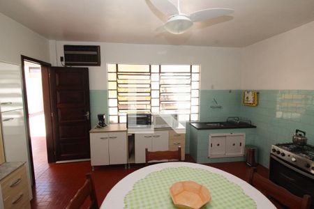 Casa à venda com 254m², 4 quartos e 6 vagas Casa à venda com 254m², 4 quartos e 6 vagasCozinha 1