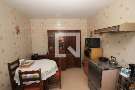 Casa à venda com 254m², 4 quartos e 6 vagas Casa à venda com 254m², 4 quartos e 6 vagasCozinha 2