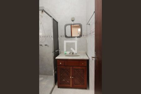 Casa à venda com 254m², 4 quartos e 6 vagas Casa à venda com 254m², 4 quartos e 6 vagasBanheiro da Suíte