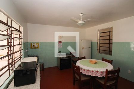 Casa à venda com 254m², 4 quartos e 6 vagas Casa à venda com 254m², 4 quartos e 6 vagasCozinha 1