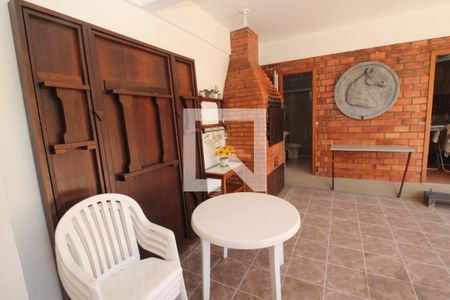 Casa à venda com 254m², 4 quartos e 6 vagas Casa à venda com 254m², 4 quartos e 6 vagasvaranda