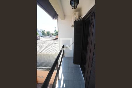 Casa à venda com 254m², 4 quartos e 6 vagas Casa à venda com 254m², 4 quartos e 6 vagasSacada do Quarto 3