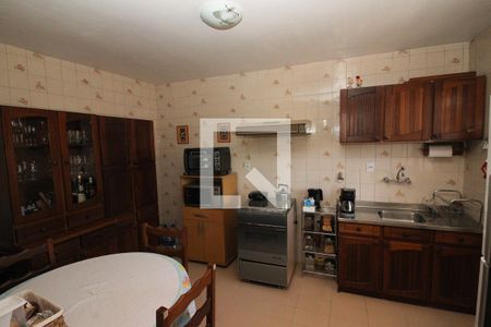 Casa à venda com 254m², 4 quartos e 6 vagas Casa à venda com 254m², 4 quartos e 6 vagasCozinha 2