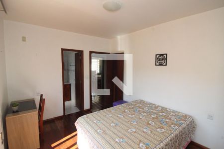 Casa à venda com 254m², 4 quartos e 6 vagas Casa à venda com 254m², 4 quartos e 6 vagasQuarto Suíte