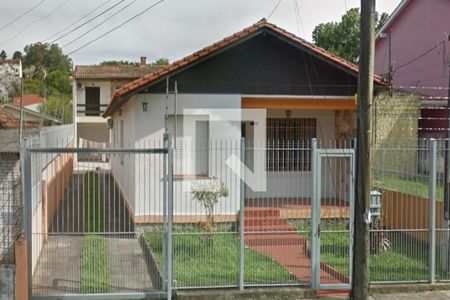Casa à venda com 254m², 4 quartos e 6 vagas Casa à venda com 254m², 4 quartos e 6 vagasFachada