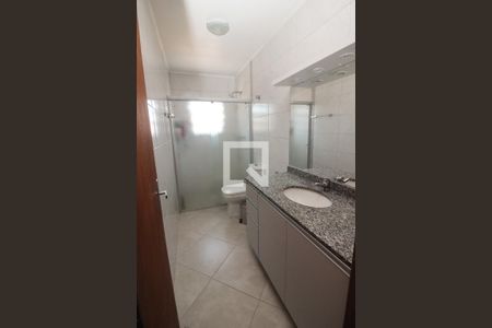 Casa à venda com 254m², 4 quartos e 6 vagas Casa à venda com 254m², 4 quartos e 6 vagasBanheiro 1