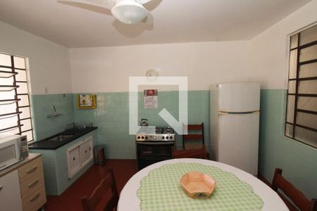 Casa à venda com 254m², 4 quartos e 6 vagas Casa à venda com 254m², 4 quartos e 6 vagasCozinha 1