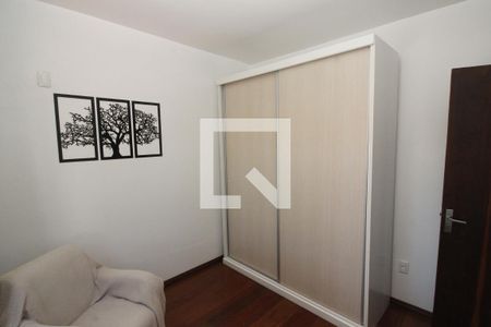 Casa à venda com 254m², 4 quartos e 6 vagas Casa à venda com 254m², 4 quartos e 6 vagasQuarto 2