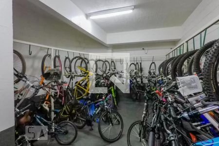 Apartamento à venda com 145m², 3 quartos e 2 vagas Apartamento à venda com 145m², 3 quartos e 2 vagasÁrea comum - Bicicletário