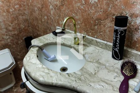 Casa à venda com 245m², 4 quartos e 4 vagas Casa à venda com 245m², 4 quartos e 4 vagasLavabo