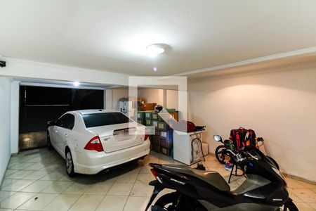 Casa à venda com 245m², 4 quartos e 4 vagas Casa à venda com 245m², 4 quartos e 4 vagasGaragem