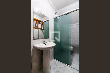 Casa à venda com 245m², 4 quartos e 4 vagas Casa à venda com 245m², 4 quartos e 4 vagasBanheiro do Salão do Piso Inferior