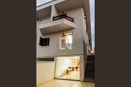 Casa à venda com 245m², 4 quartos e 4 vagas Casa à venda com 245m², 4 quartos e 4 vagasQuintal