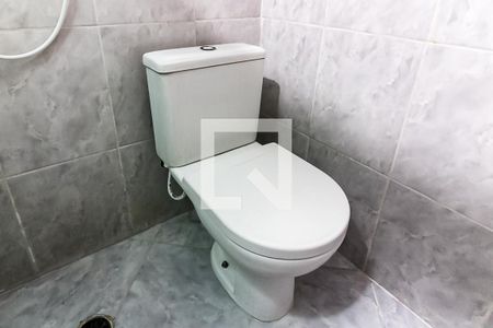 Casa à venda com 245m², 4 quartos e 4 vagas Casa à venda com 245m², 4 quartos e 4 vagasBanheiro do Salão do Piso Inferior