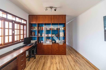 Casa à venda com 198m², 3 quartos e 4 vagasEscritório