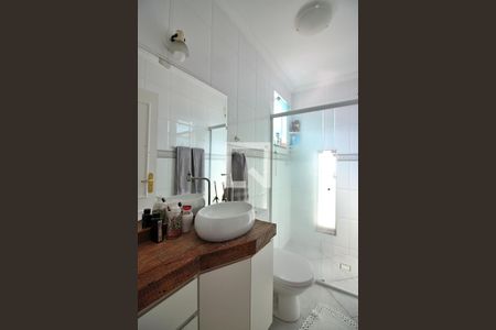 Casa à venda com 196m², 3 quartos e 4 vagasBanheiro do Quarto 1 - Suíte