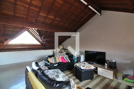 Casa à venda com 196m², 3 quartos e 4 vagasSala de TV/ Sótão