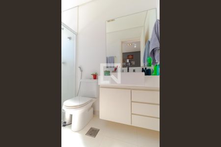 Casa de condomínio à venda com 690m², 4 quartos e 3 vagasBanheiro da Suíte 02