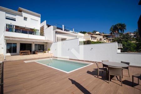 Casa de condomínio à venda com 690m², 4 quartos e 3 vagasPiscina