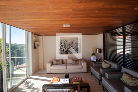 Casa de condomínio à venda com 690m², 4 quartos e 3 vagasSalas