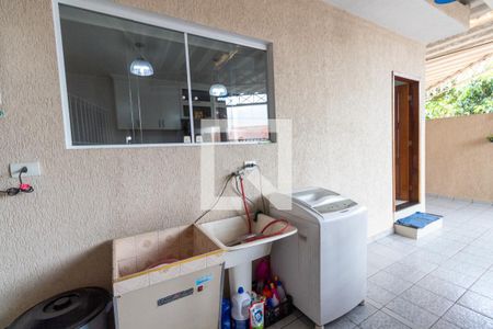 Casa à venda com 450m², 3 quartos e 3 vagasLavanderia
