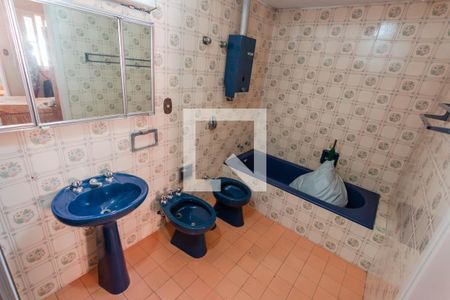 Casa à venda com 340m², 4 quartos e 3 vagasBanheiro da Suíte 2