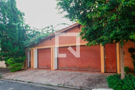 Casa à venda com 340m², 4 quartos e 3 vagasFachada