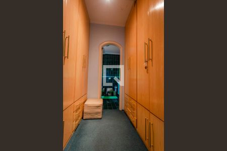 Casa à venda com 340m², 4 quartos e 3 vagasCloset