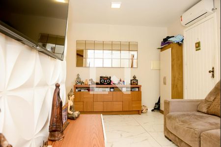 Sala de casa de condomínio à venda com 2 quartos, 130m² em Igara, Canoas