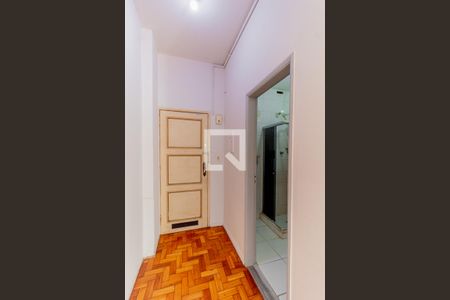 Corredor de kitnet/studio para alugar com 1 quarto, 27m² em Centro, Rio de Janeiro