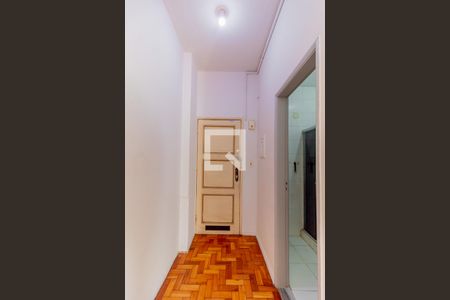 Corredor de kitnet/studio para alugar com 1 quarto, 27m² em Centro, Rio de Janeiro
