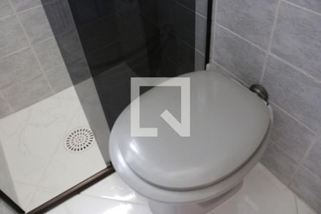 Banheiro da Suíte de apartamento para alugar com 1 quarto, 50m² em Jardim Ana Maria, Guarujá